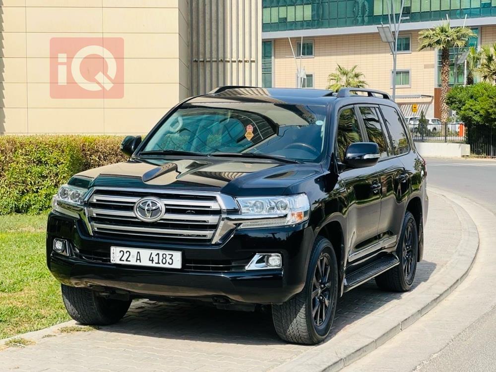 تۆیۆتا لاند کروزەر